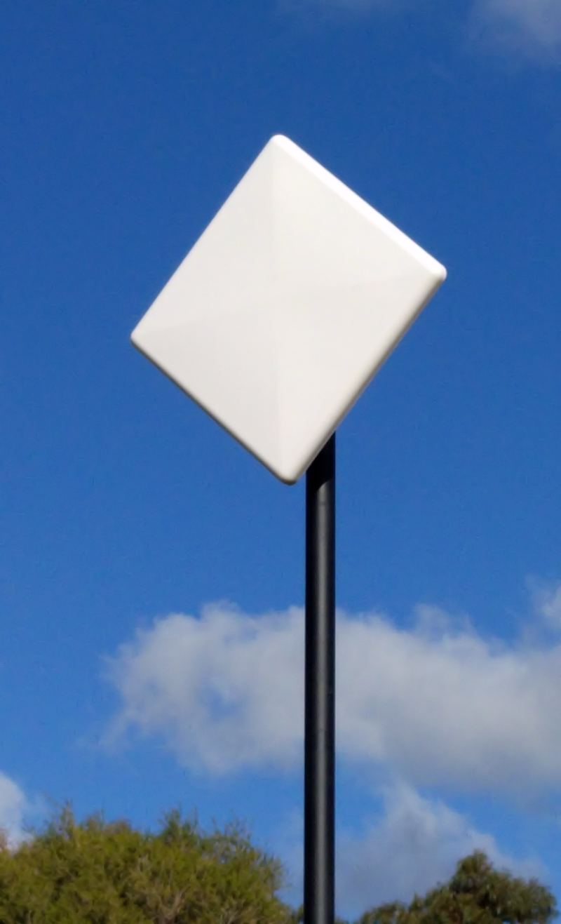 Suitable for locations that have good outdoor signal but poor indoor signal.